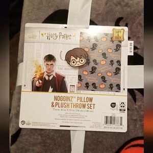 Harry Potter Pillow and Plush Throw Set.  Measures 45" x 55". 100% Polyester NWT